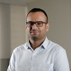 دكتور عدنان المصري